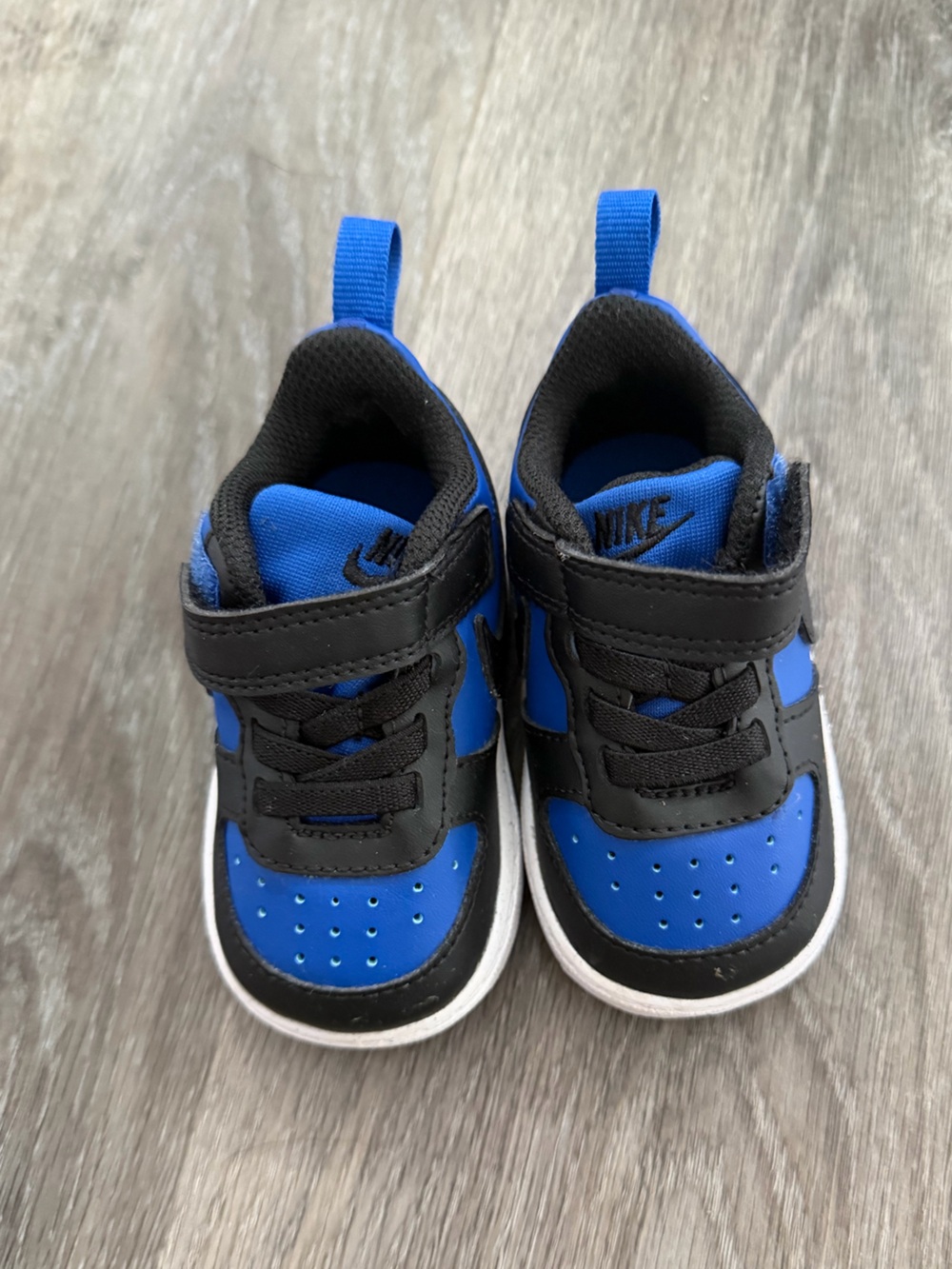 Nike Toddler Black and Blue Hook-and-Loop Sneakers